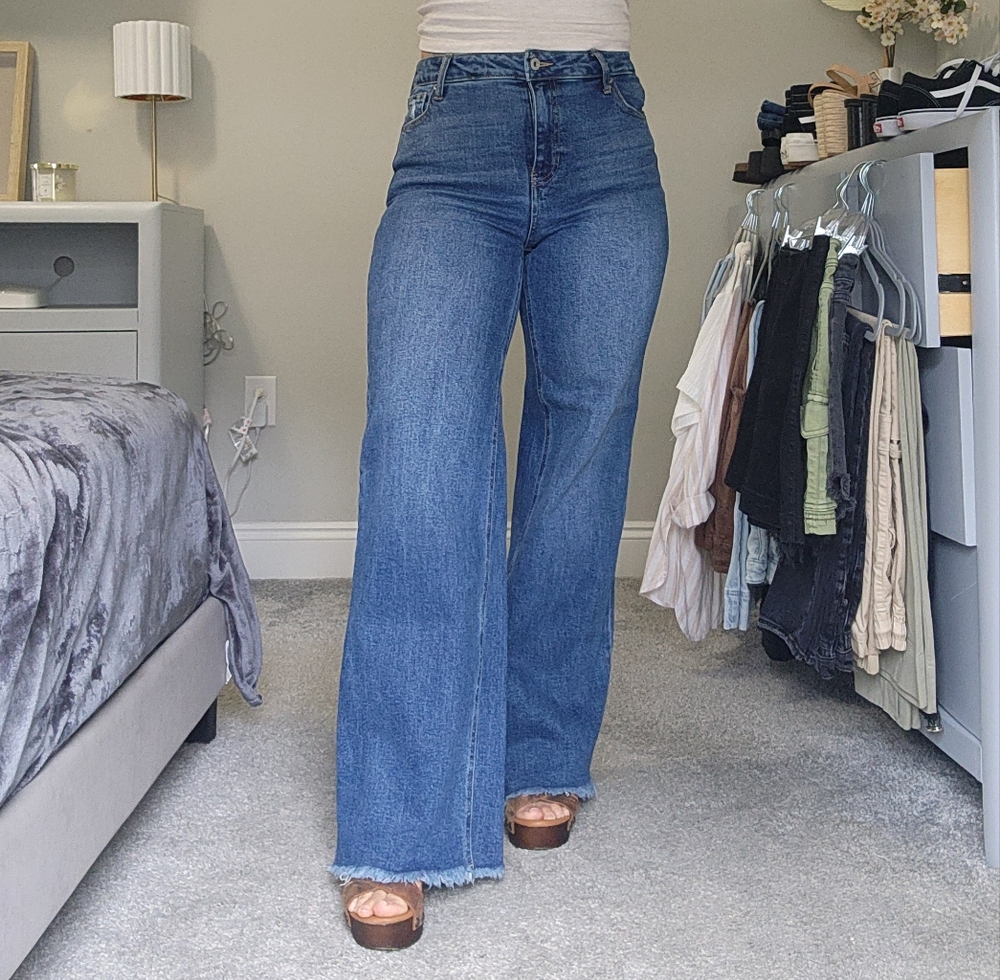 BCBG high rise wide leg jeans